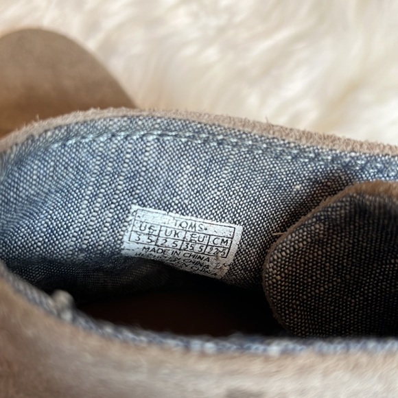 TOMS Tan Wedge Lace Youth Shoe - Picture 12 of 14